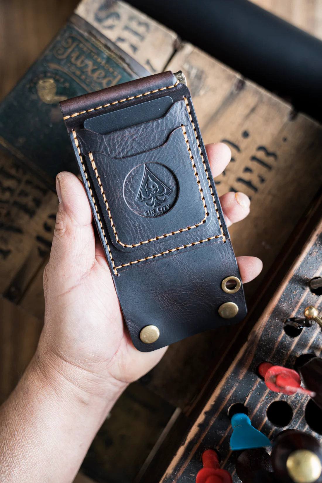 Atticus  Money clip wallet With Beige Thread